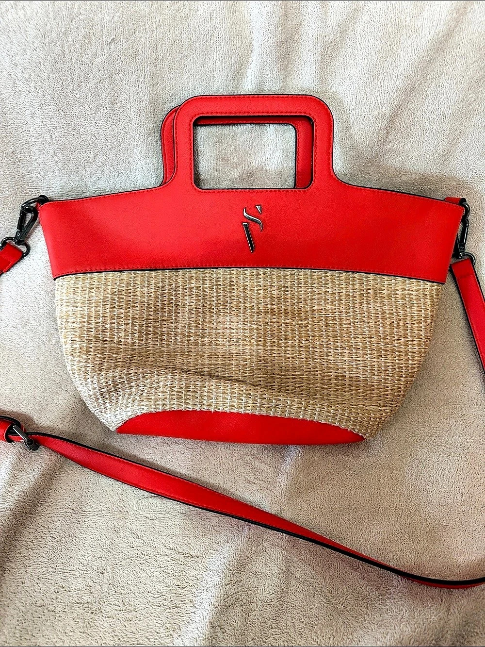Authentic Simply Vera Red & Beige Woven Shoulder Bag